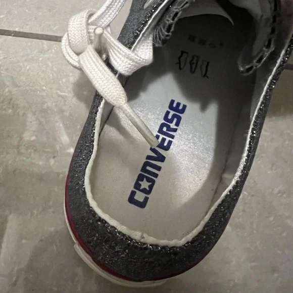 Converse - Picture 2 of 4